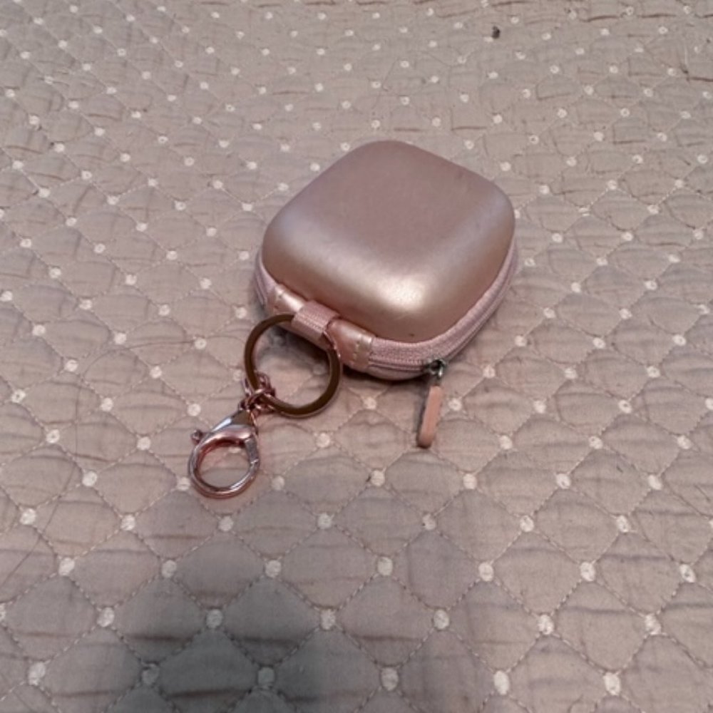 Earbud holder